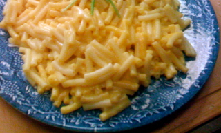 plate of quick mac and cheese